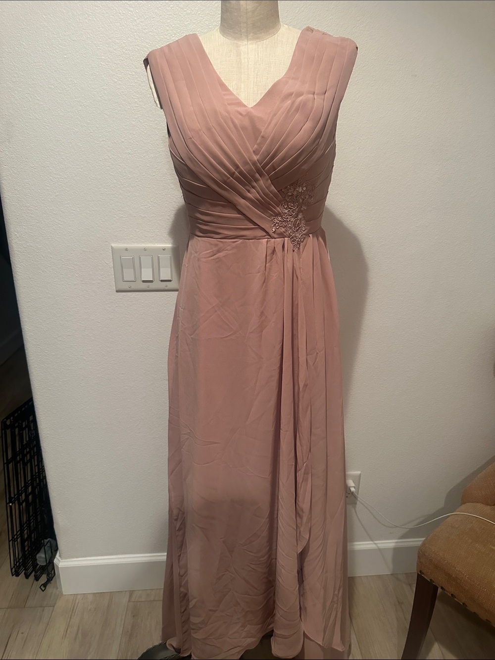 NWT Sleeveless Blush Pink V-Neck Chiffon Evening Dress adjustable back